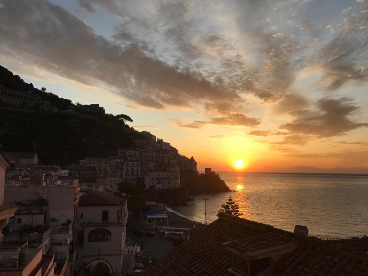 Hotel Croce Di Amalfi Exterior foto